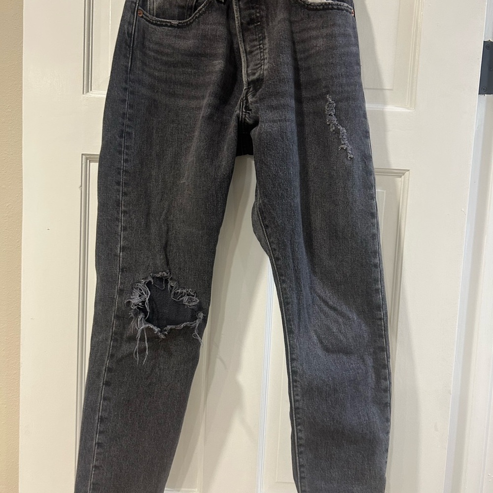 Levi’s Distressed Black Jeans Size 28